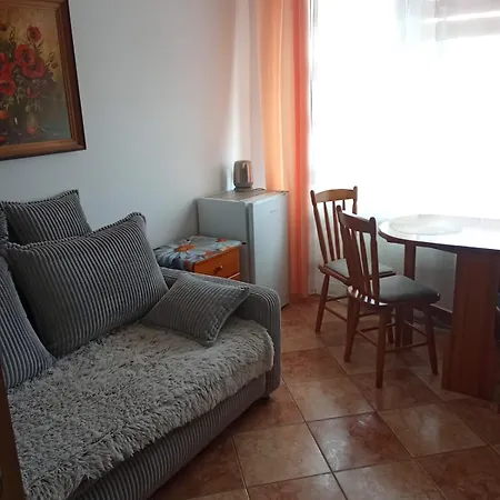 U Basi I Romana ホームステイ シュトゥトボ